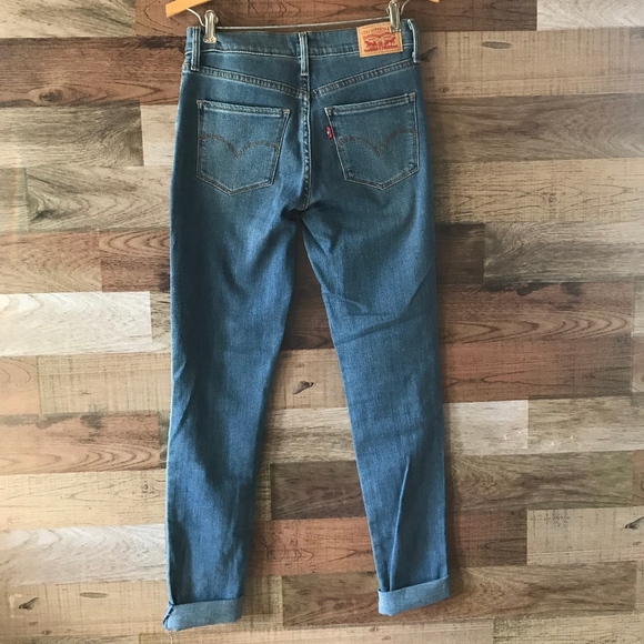 Levis Jeans - Picture 3 of 6